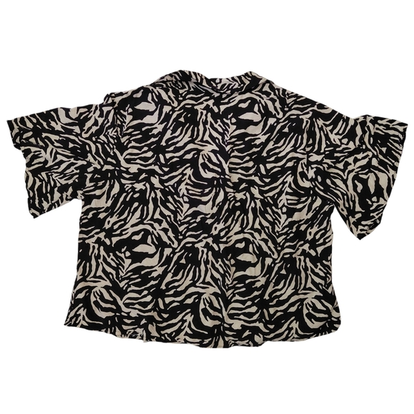 Chic Zebra Print Women's Blouse - Picture 2 of 8